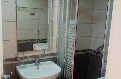 Elshani Apartment | Aqua Blue Peshtani
