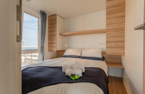 Giulianova Boat Rental | AQUA RESORT GIULIANOVA - Houseboat Experience