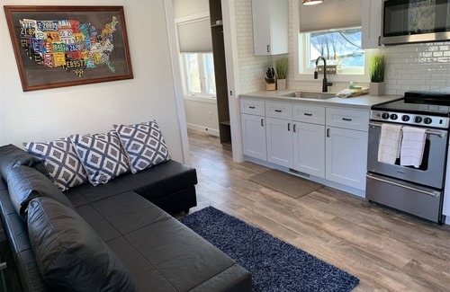 South Haven Boat Rental | Aqua Vista- Floating Cottage close to beaches, downtown, and pool