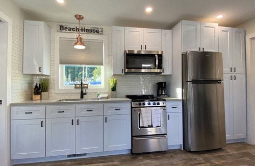 South Haven Boat Rental | Aqua Vista- Floating Cottage close to beaches, downtown, and pool