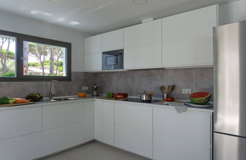 Cabo Roche Ski Chalet | Aquamarina. Large, airy indoor/outdoor living space. 600m from the beach