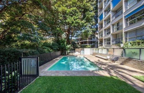 Rushcutters Bay Apartment | 'Aquarius Rising' Poolside in Rushcutters Bay