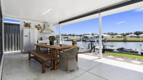 Banksia Beach House | Aquila - Majesty and Elegance