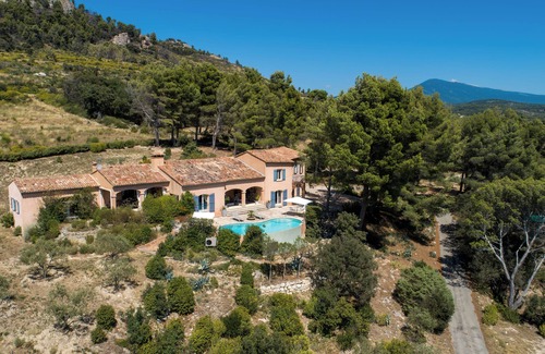 Saint-Hippolyte-le-Graveyron Villa | ✨Architect-designed villa with infinity pool and exceptional natural setting✨