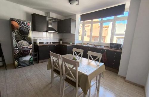 Telde Apartment | AR Home - Apartamento de 3 dormitorios con ascensor en Las Huesas, Telde
