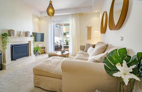 Marbella Apartment | AR23 - Holiday flat, Puerto Banus by Roomservices