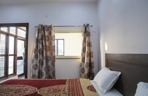 Taj Ganj Bed & Breakfast | Aradhana's Home Stay Deluxe Room