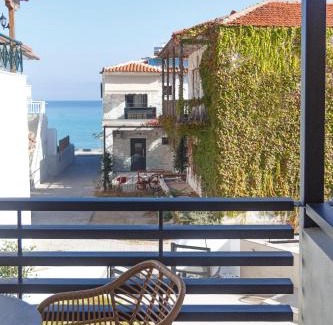 Polichrono Apartment | Araliki Suites