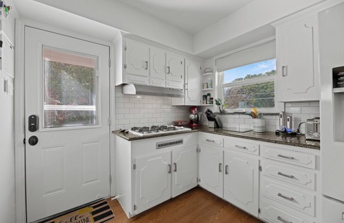 Dallas House | Arboretum Retreat: 3 Bedrooms of Peace & Greenery