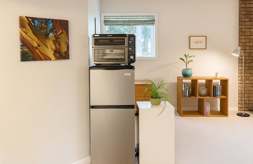 Brentwood Bay House | Arbutus and Fir Retreat. Priced for long stays. Pet-friendly!