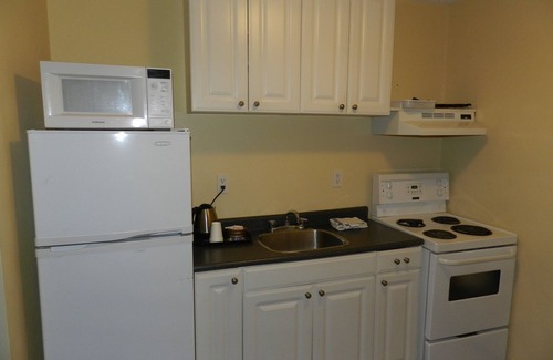 Burnside Hotel | Arbutus Inn