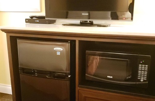 Burnside Hotel | Arbutus Inn