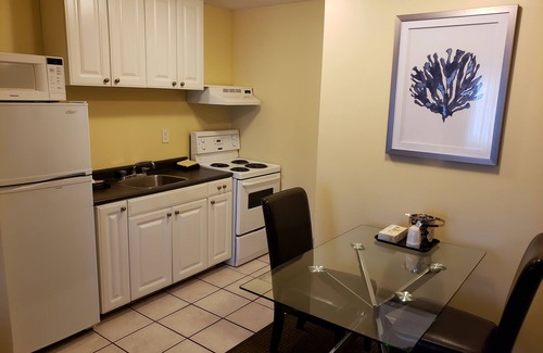 Burnside Hotel | Arbutus Inn