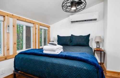 Mayfield House | Arbutus Lakeside Stay-Pontoon Rentals-Near TC!