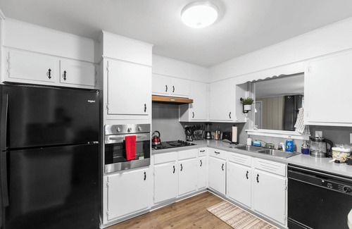 Center Point House | Arcade | Games, Long Stays & Large Groups Welcomed!