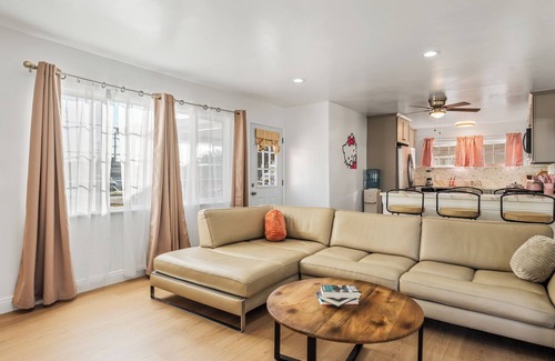 San Bernardino House | ARCADE, MINI GOLF, SOCCER, GAME ROOM, FIRE PIT, SWINGS, PRIVATE Parking