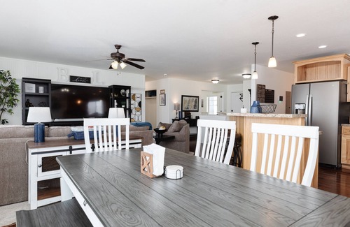 Garden House | Arcades, Billiards, & More! Sleeps up to 17. Approximately 1 Mile From Beach.