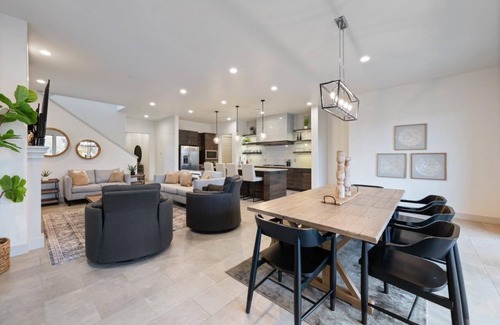 Santa Clara House | Arcadia 25 | Across From Resort Pool * 3 Master Suites * Balcony Views * Luxury