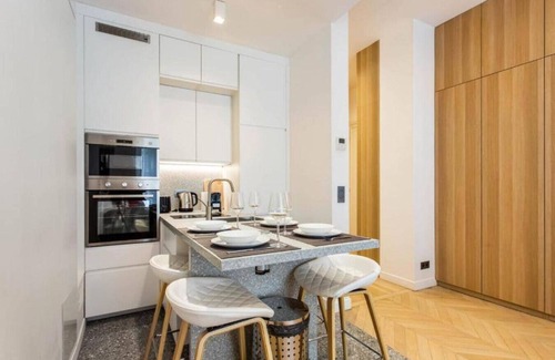 Chaillot Apartment | #ArcDeTriomphe #Trocadero #AirConditioner#COSY