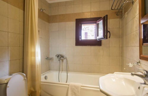 Kambos Hotel | Archontiko Riziko