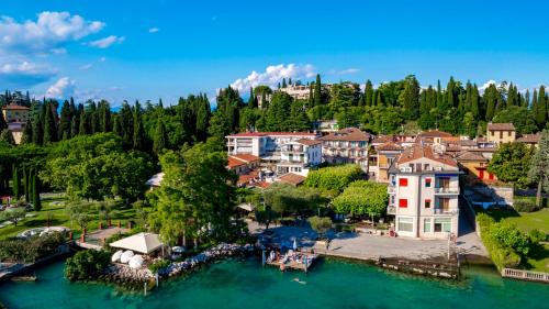 Sirmione Old Town Villa | ARCIMBOLDO HOUSE 2&2, Emma Villas