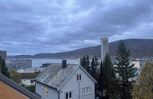 Tromso Apartment | Arctic Skyview Retreat in Tromso - With Parking