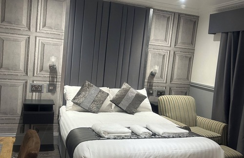 Marston Green House | Arden House NEC Birmingham & Airport