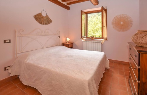 Avigliano Umbrio House | Are you looking for a vacation home with space for several families? Then this house with panoramic