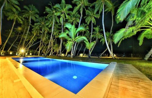 Kahandamodara House | Arhimser Villa-superb 4 bedroom beachfront BB for 8 in Ranna, Tangalle, pool, 7 night stays free pick up, serviced, taxes included
