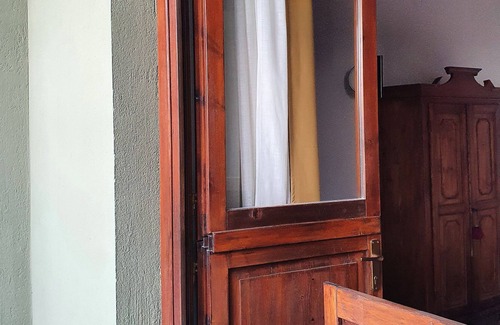 Melizzano House | Arizona private patio room