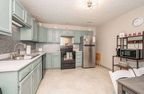 Williamstown Condo | Arkstone Retreat 2 – Chic 2 BDR!