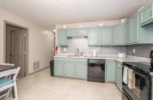 Williamstown Condo | Arkstone Retreat 2 – Chic 2 BDR!