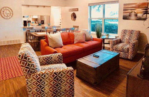 Central Arlington House | Arlington Gem min from AT&T, Rangers, Texas Live!