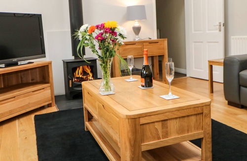 Kirby Hill Cottage | ARMSTRONG HOUSE, pet friendly, with open fire in Ravensworth