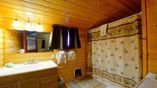 Red River Apartment | Arrowhead 04