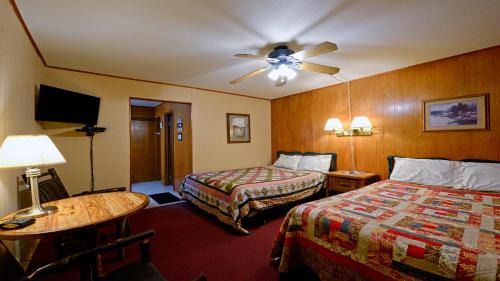 Red River Apartment | Arrowhead 08