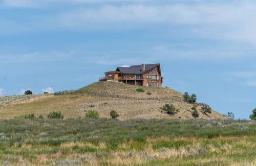 Livingston House | Arrowhead Lodge -Secluded home with incredible views and now Air Conditioning