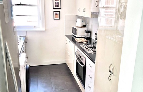 Melbourne Apartment | Art Deco Apartment across the road from Grand Prix
