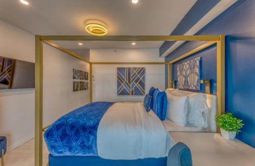 East Side House | Art Deco Broadway Queen Room