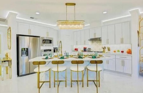 Terra Lago House | Art Deco lakefront retreat