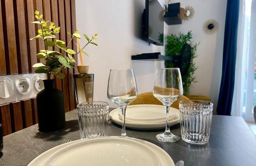 Chasseneuil-du-Poitou Apartment | Art Deco Studio avec terrasse aux portes du parc