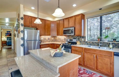 Oak Creek House | Art Garden Gallery - Great Views