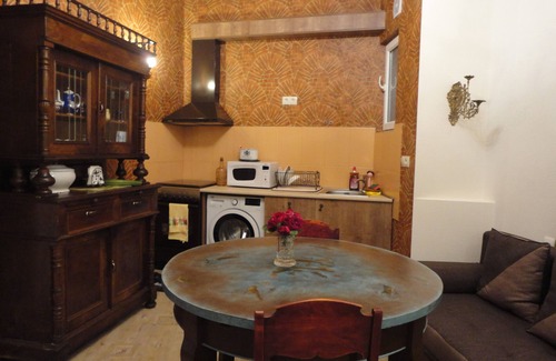 mtatsminda Apartment | Art House Petunia-The place where you feel real taste of old Tbilisi style!