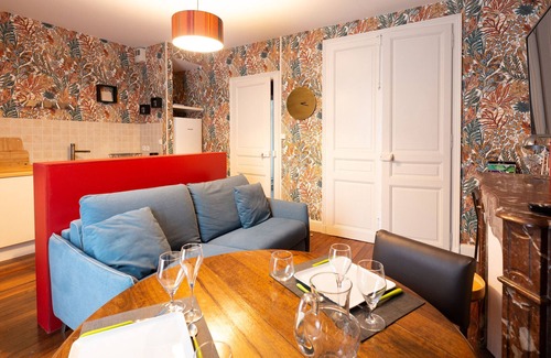 Poincare - Foch - Anatole France - Croix de Bourgogne Apartment | Art Nouveau Apartment Nancy, near Villa Majorelle