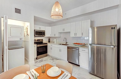 Wynwood Art District Apartment | ArTease Wynwood Collection: Sleeps 16 & Free Parking