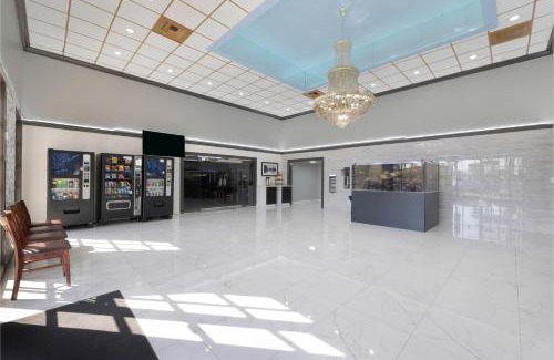 Artesia Hotel | Artesia, CA