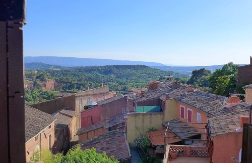 Roussillon Apartment | ARTIST HOUSE 3 STARS 17 th with superb views in Roussillon