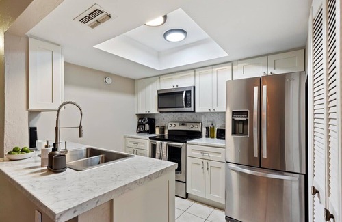 Gainesville Apartment | Artist's Tower Townhome 🎨 2BR w Loft & Study