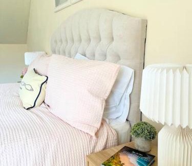 Leeds Villa | Artistic, Bright & Spacious 3 Bedroom Home