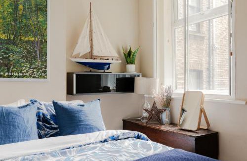 Ferndale Apartment | Artistic Pied-à-Terre, Steps from the Tube, Moments from London's Heart